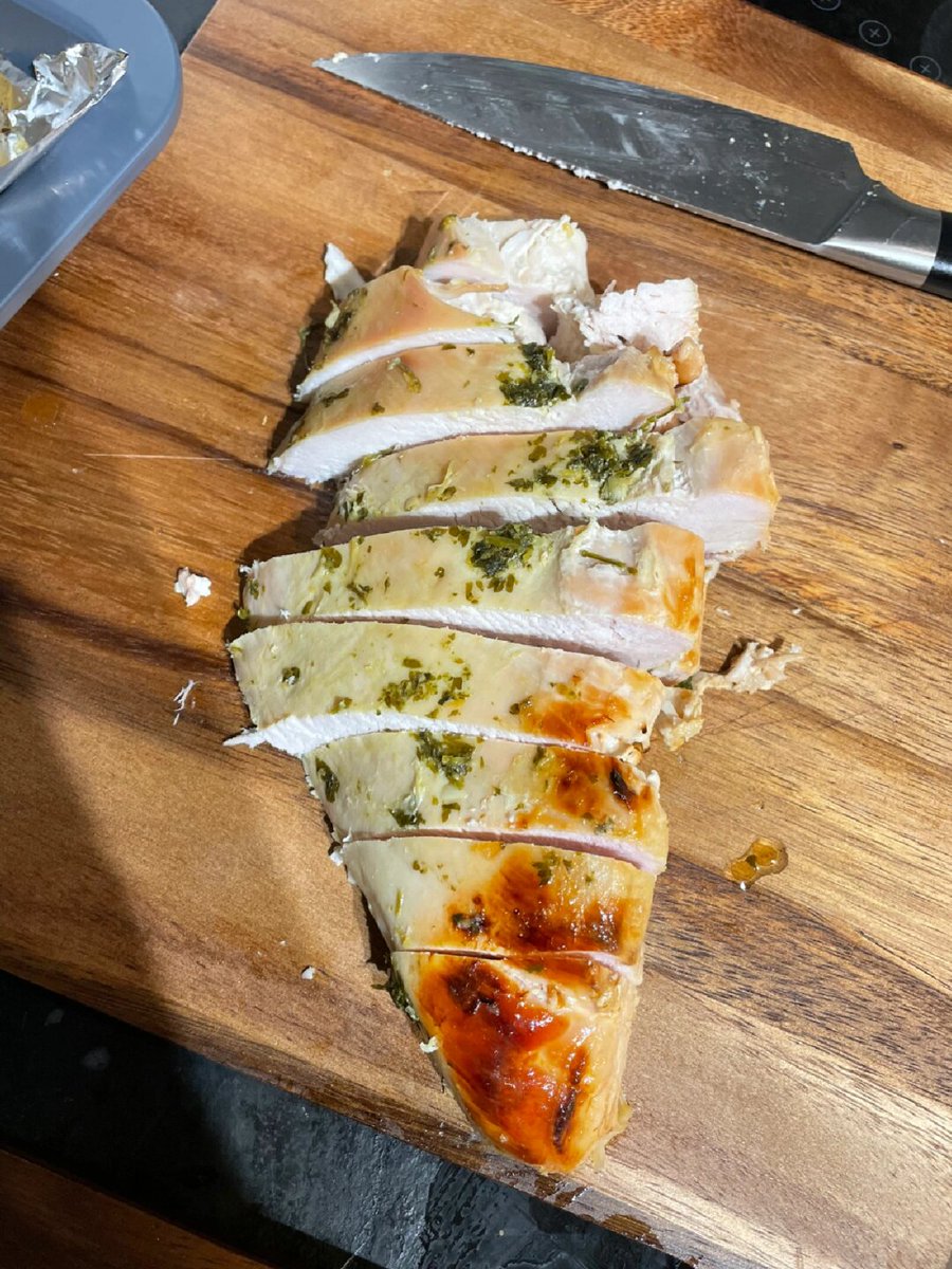 imenbenachour's tweet photo. Christmas Feast Alert! Juicy roasted turkey, creamy mashed potatoes and spiced eggnog for this holiday season. Limited seats—book now! https://t.co/U37htXboQ0
