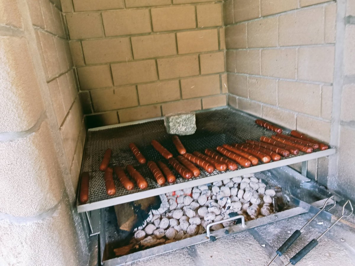 podkarpatka's tweet photo. Grill zaliczony, kiełbaski pyszne, ciasto pychotka. Kawa też super.
#NowinyHrynieckie
#PowiatLubaczowski
#Roztocze
#HoryniecZdrój
#Odpust https://t.co/m4WIoHfDDq