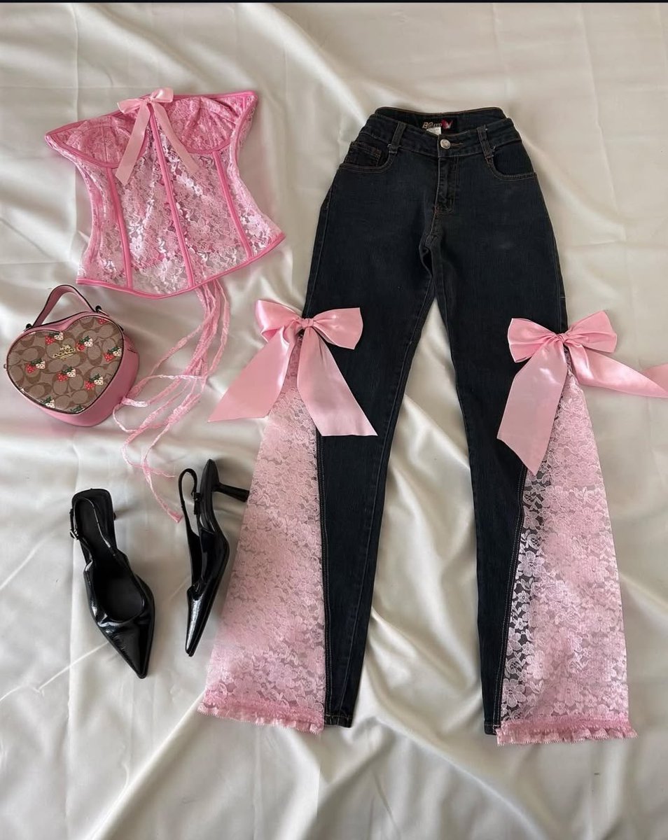 dazzlinghavens's tweet photo. Left or right? https://t.co/H5pvfs871J