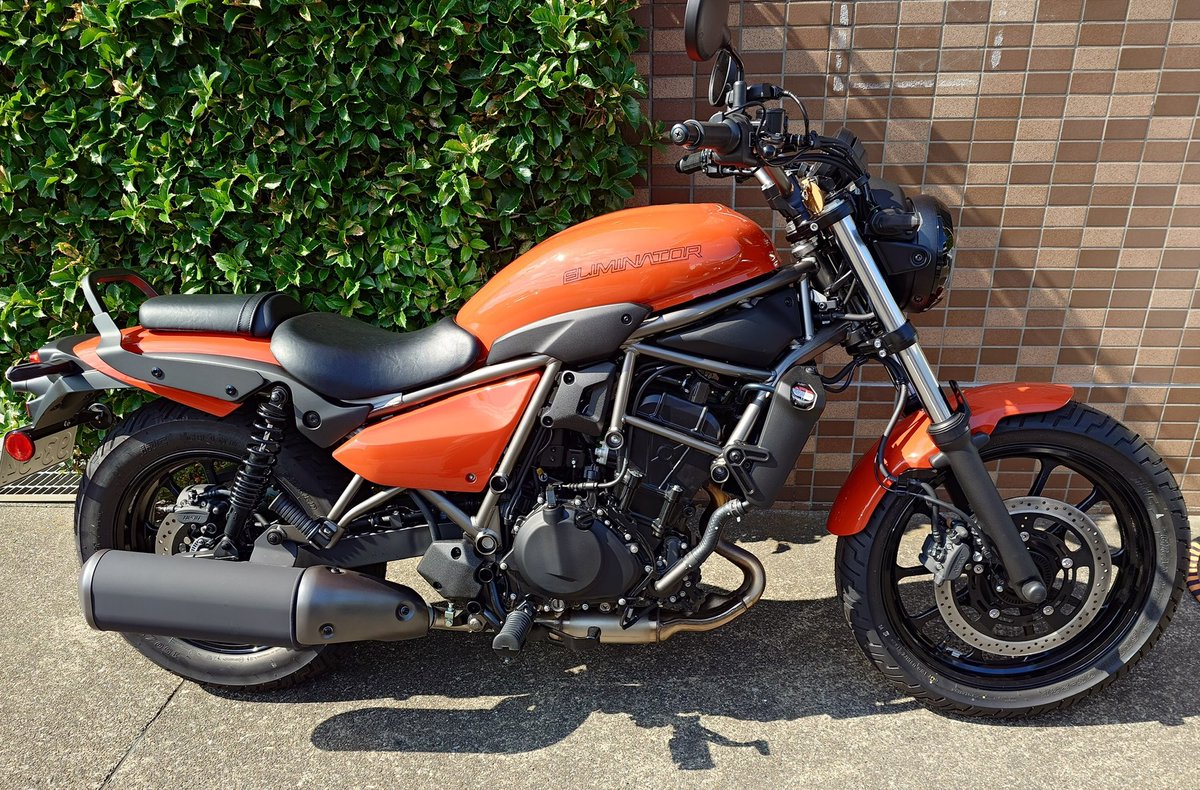 listeningside's tweet photo. いろいろあって時間かかったけど、結局買いました
KAWASAKI エリミネーター
赤じゃないけど、なかなかよい色
今年のマクラーレンF1の様な暗めのオレンジ
ライダー復帰、ゆっくり楽しみます

#エリミネーター https://t.co/BHD6YnZCvX