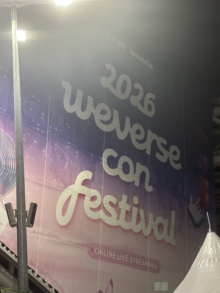 ppyabbb's tweet photo. 엄빠한테 대체 뭐 하러 거길 갔냐며 의심받았지만 그래도 또 가고 싶은 위버스콘입니다. https://t.co/0CEmyS3BtF