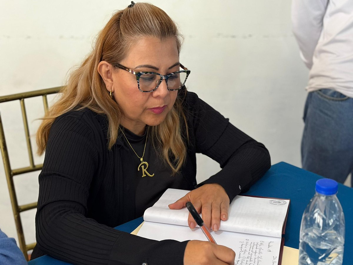 VenteMerida's tweet photo. Nuestra Coordinadora Estadal Martha Hernández (@marthamda), sostiene Asamblea de Ciudadanos en el municipio Cardenal Quintero.

En Mérida seguimos trabajando para juntos construir la Venezuela Tierra de Gracia que nos merecemos. https://t.co/lODHopzn2n