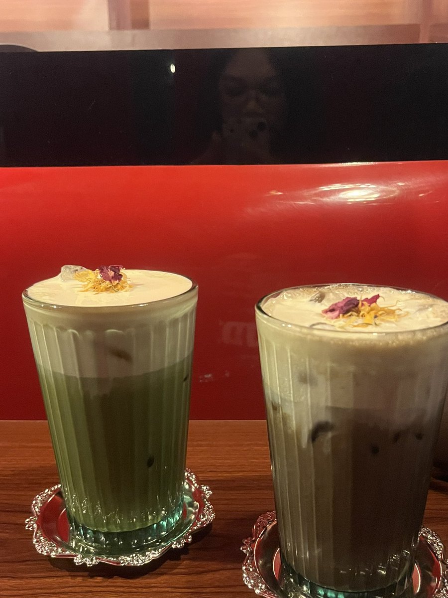 faerynanaa's tweet photo. guys may bagong cafe yung friend ng friend ko tapos soft opening nila kanina sobrang sarap ng oat hojicha like itataya ko buhay ko HAHAHAHAHAHAHAHAH like frr lasang lasa mo yung pagka umami and nutty ng hojicha nila 😭😭 https://t.co/iKZ4h1bKYq