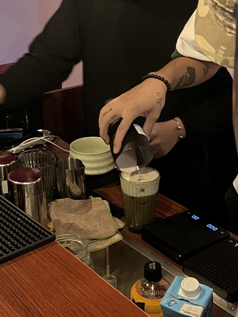 faerynanaa's tweet photo. guys may bagong cafe yung friend ng friend ko tapos soft opening nila kanina sobrang sarap ng oat hojicha like itataya ko buhay ko HAHAHAHAHAHAHAHAH like frr lasang lasa mo yung pagka umami and nutty ng hojicha nila 😭😭 https://t.co/iKZ4h1bKYq