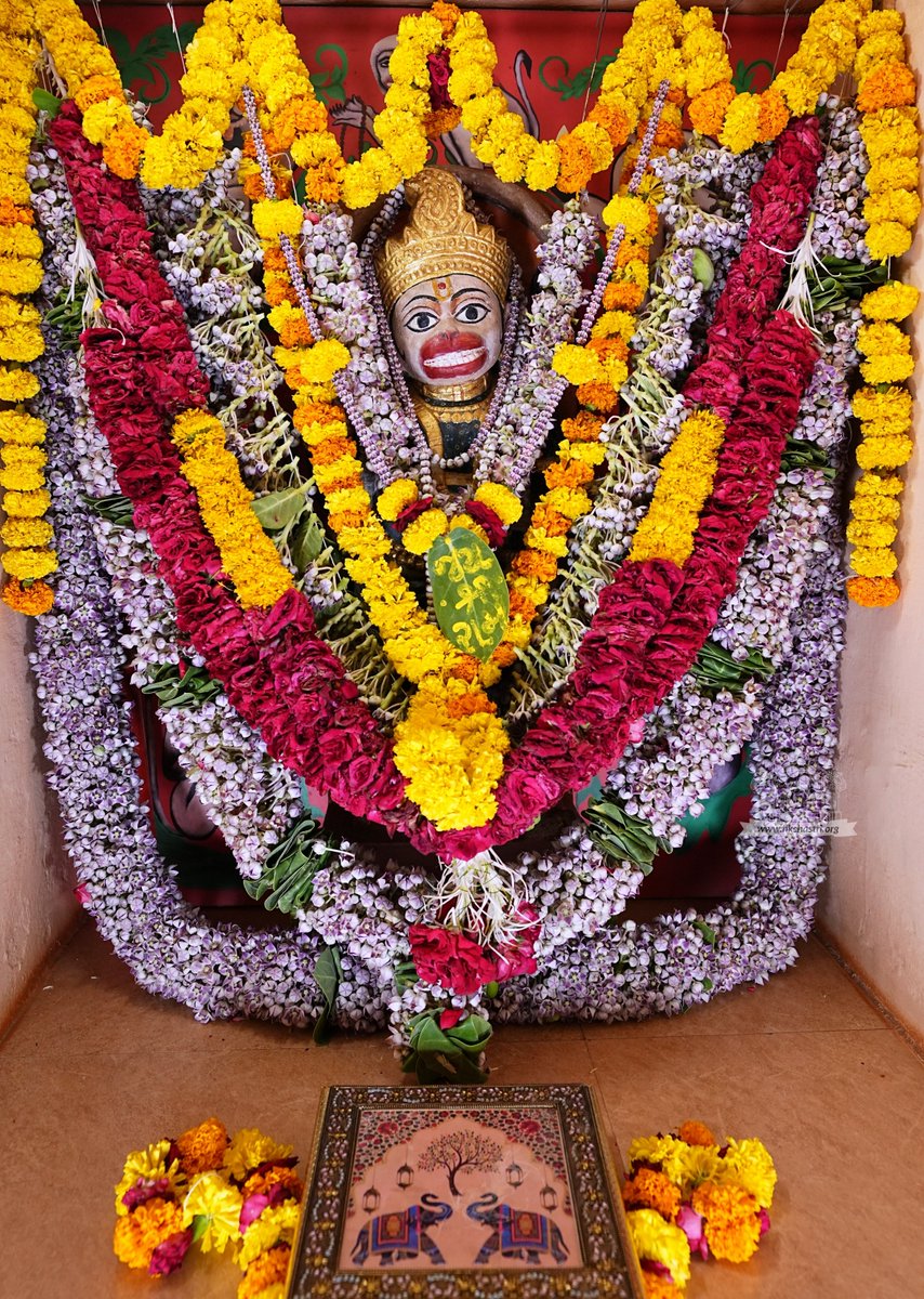 hkshastri23's tweet photo. •❁ ❛ શ્રી કષ્ટભંજન દેવ આરતી દર્શન ❜ ❁•
06-06-2026, Saturday, અધિક જેઠ વદ–6

#hanumanmandir #hanumandada #kashtabhanjandev #livehkshastri #hanumantemple #hkshastri23 #bajrangbali #swaminarayanmandirgandhinagar https://t.co/VnORy9DVuy