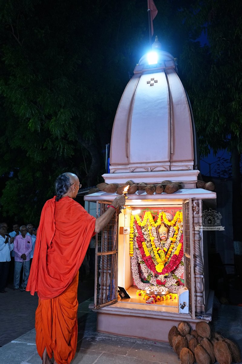 hkshastri23's tweet photo. •❁ ❛ શ્રી કષ્ટભંજન દેવ આરતી દર્શન ❜ ❁•
06-06-2026, Saturday, અધિક જેઠ વદ–6

#hanumanmandir #hanumandada #kashtabhanjandev #livehkshastri #hanumantemple #hkshastri23 #bajrangbali #swaminarayanmandirgandhinagar https://t.co/VnORy9DVuy