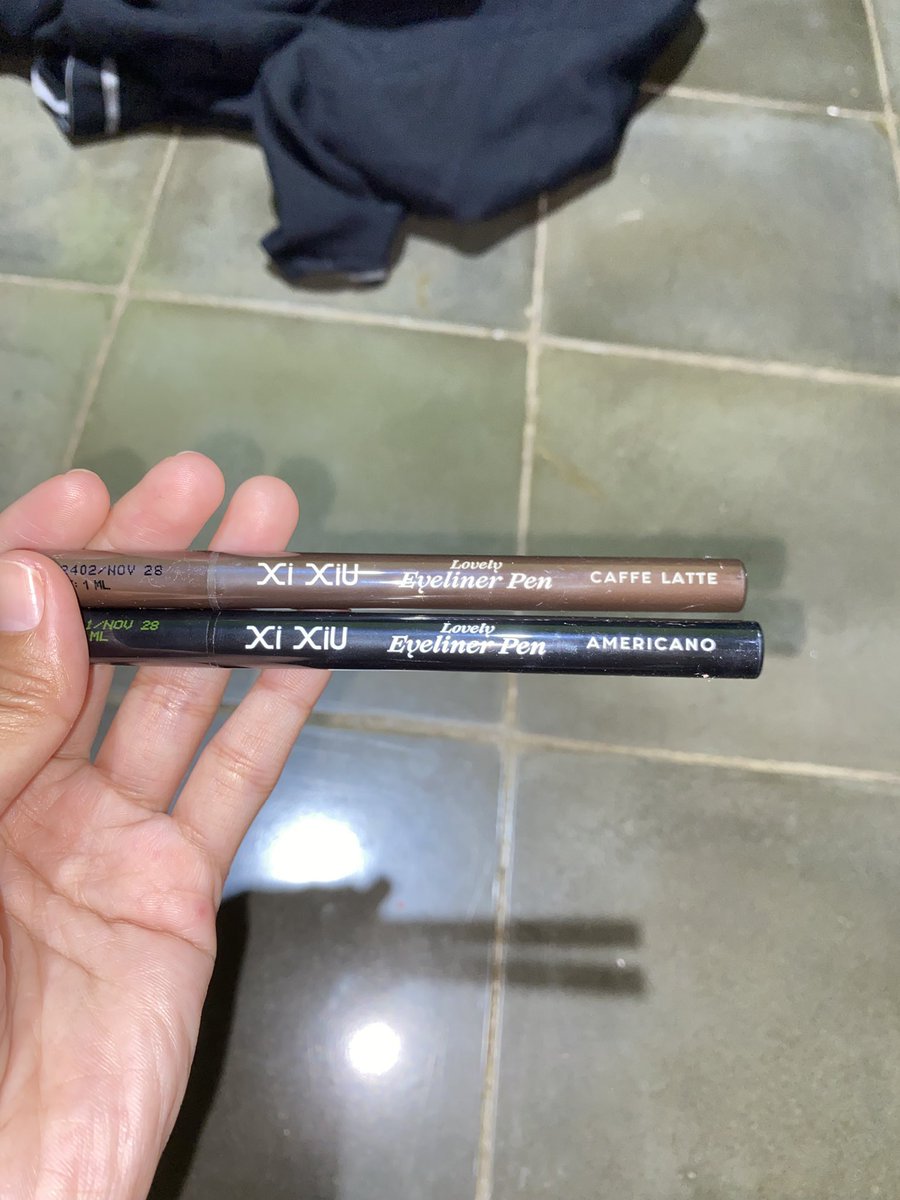 juunsian's tweet photo. eyeliner xi xiu💓
shade caffe latte &amp; americano
dua-duanya isi masih 98%
💸20k on shopee jogja https://t.co/5j3MRxS4Aq