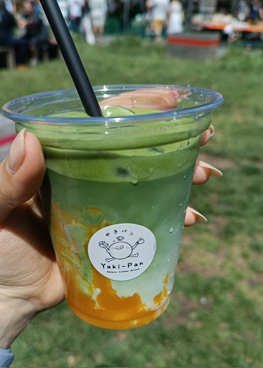 Lessie0303's tweet photo. I went this year too! Once again I got some Thai food, but also tried smtg new from Indonesia, Cambodia, Jamaica, Algeria, Taiwan (just drinks) + Japanese matcha duh 😋
Indonesia won my heart this year 🫡🫶 https://t.co/IqBTKMjm27