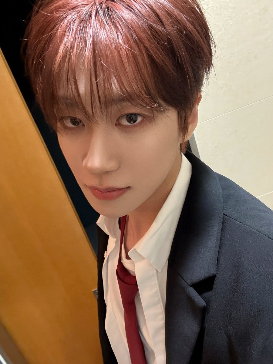 geungugh's tweet photo. 와..내가알던쑨헝위맞아?
너무잘생겨서 눈.이.탁.트.임. https://t.co/fgGrGQXwu0