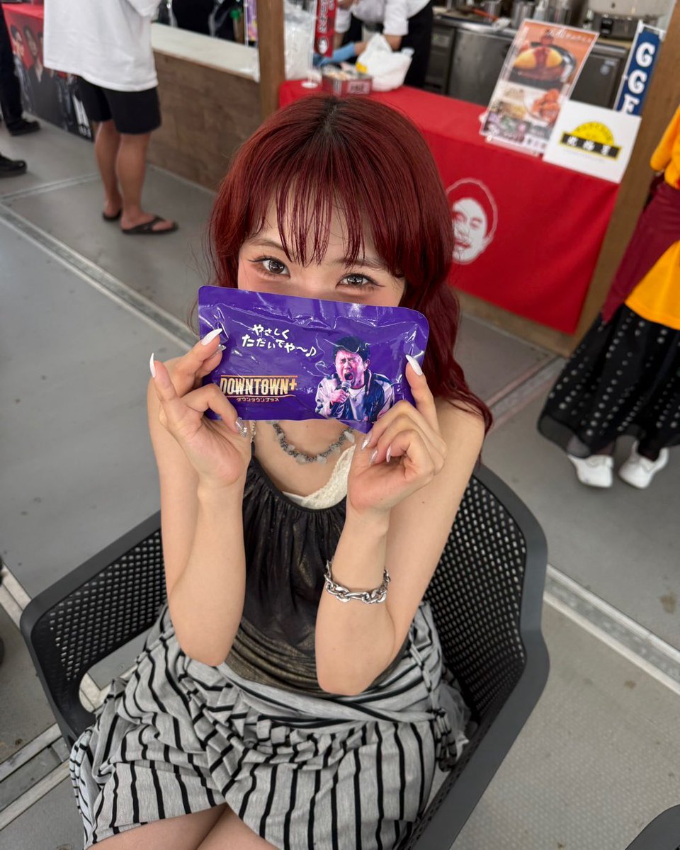 aina_BiSH's tweet photo. ごぶごぶフェスありがとうございました♡

手形押すとしも浜田さんからいただきました。嬉しすぎました。
ダンサーの衣装ザクザクしたり
めちゃ灼熱だったり終始楽しかった！

ごぶごぶのサングラスいただいてイキってる写真も載せます♡ https://t.co/3z8ZCgPoUE