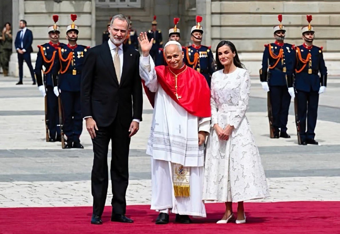 ConcepcionLL1's tweet photo. “Vengo entre ustedes para confirmar, alentar e inspirar una renovada fidelidad de los creyentes al Evangelio, así como una reconciliación y una cooperación más profundas entre las distintas fuerzas de esta Nación”. (León XIV en Madrid).
Bienvenido a nuestras vidas, Papa León! https://t.co/r5Or165lgK
