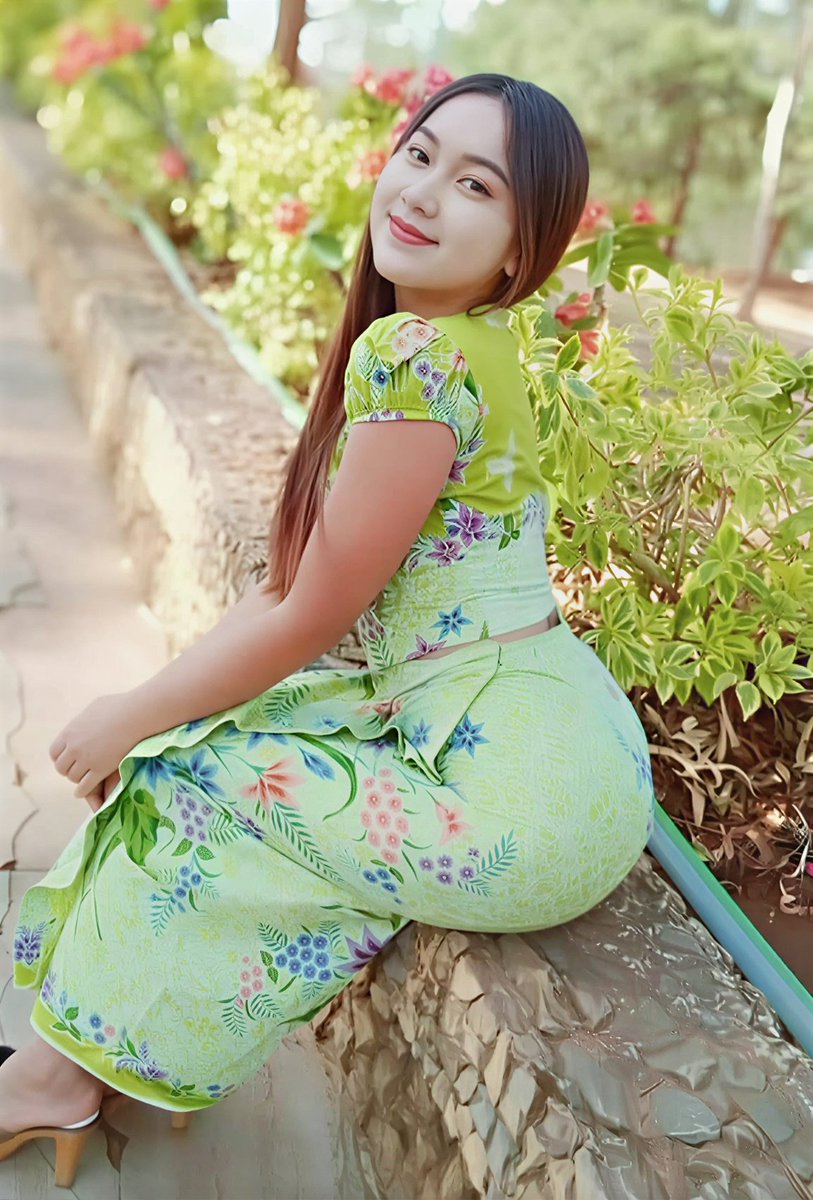 apyarsaroak's tweet photo. ဘိုးတော်ကိုဖြေဖျော်ရန်

မာမာနွယ်က ကောင်လေး၏ ဖွားဖက်တော်ကို လက်နှင့်ဆု-တ်လိုက်သည်။နောက်ပိုင်း----ကုတင်စောင်းတွင်လက်ထော-က်လိုက်ပြီးးး

👇👇👇link ကိုနှိပ်ပြီး အပြည့်အစုံကိုဖတ်လို့ရပါပြီ

https://t.co/7ztXL64m1i https://t.co/nSJgmcqx6m