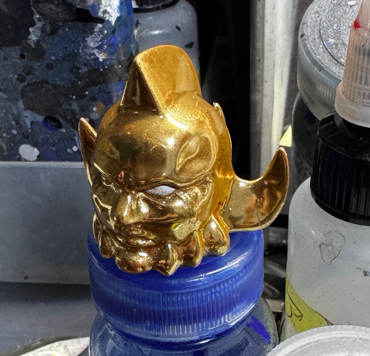 schpelskill's tweet photo. せっかくなのでお試しー
下地そのままなら塗り残しも誤魔化せるかなと(輝きの違いでダメでした)
細かいモールドのない曲面のパーツにはメッキ効果てきめんのようでした https://t.co/fkD6PUTw6R
