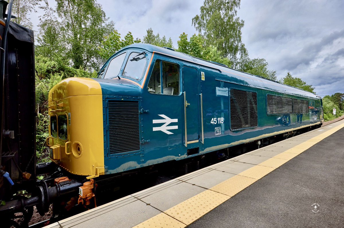 DougieCoullPix's tweet photo. SRPS Oban Rail Tour today.
#photography #train #diesellocomotive #srps #helensburghupperrailwaystation https://t.co/VAHFKFnLhs