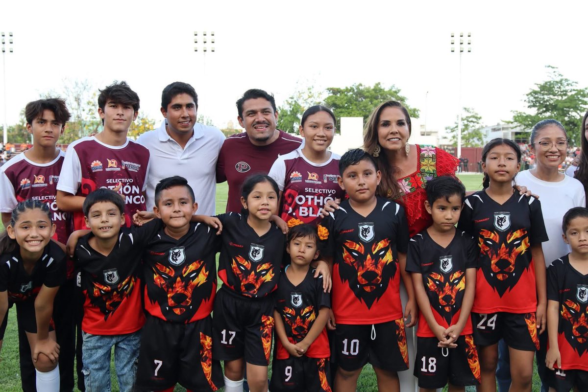 MaraLezama's tweet photo. ⚽🏟️ ¡Totalmente rehabilitado el Estadio 10 de Abril de #Chetumal!

Con recursos del municipio del H. Ayuntamiento de Othón P. Blanco encabezado por Yensunni Martínez, vuelve a brillar este emblemático espacio deportivo, una renovada imagen que atendiende una demanda histórica de deportistas, entrenadores y familias chetumaleñas, para beneficio de cerca de 2 mil futbolistas y 90 equipos que semana a semana hacen del deporte una herramienta de bienestar, convivencia y formación para nuestras juventudes. 🙌🏽

Además, celebramos su reapertura con un encuentro internacional entre el Club Atlético Huracán 🇦🇷 y el Club de Regatas Vasco da Gama 🇧🇷, fortaleciendo la capacidad de nuestra capital para recibir eventos deportivos de talla internacional y seguir impulsando el turismo y la economía local.

#HumanistaConCorazónFeminista