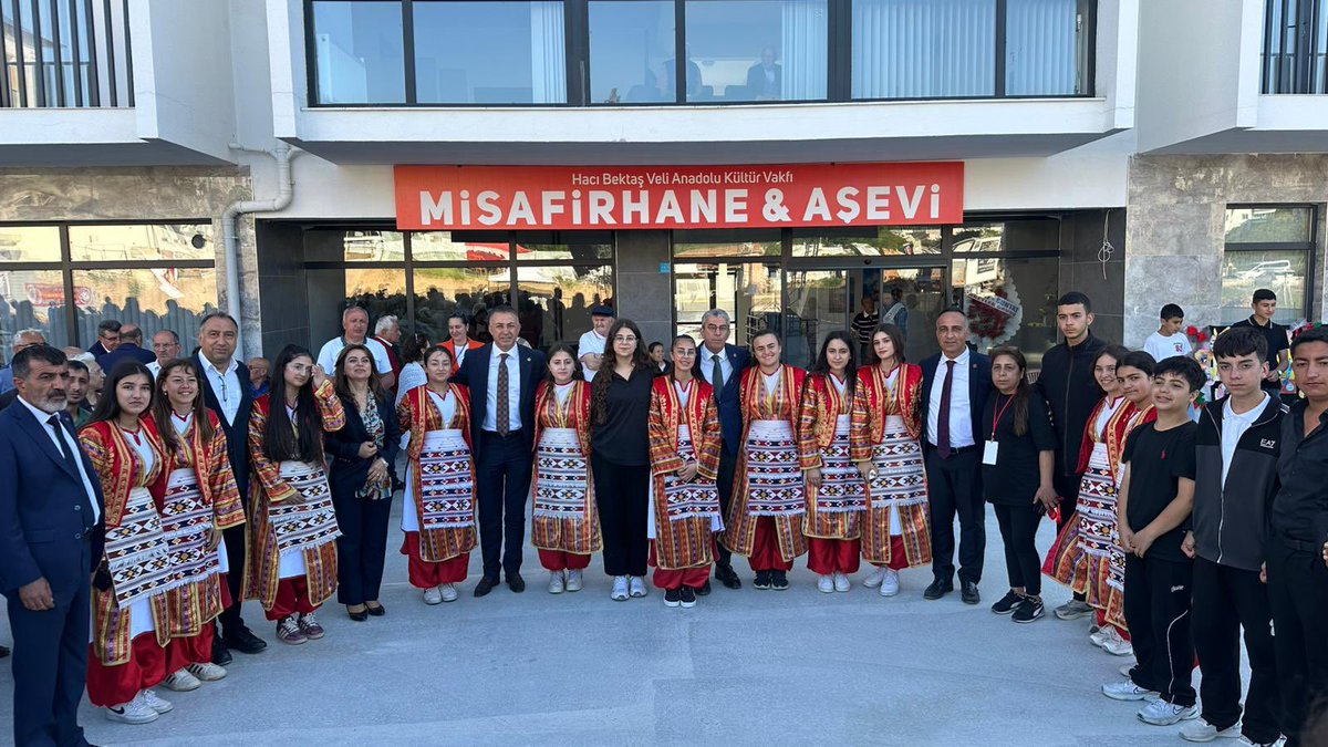m_tahtasiz's tweet photo. Grup Başkanvekilimiz Gökhan Günaydın, İl Başkanımız Dinçer Solmaz, il ve ilçe yöneticilerimizle birlikte Çorum Rıza Şehri’nde  Alevi-Bektaşi inanç ve kültürünün en önemli iki manevi değeri Pir Sultan Abdal ve Kadıncık Ana heykeli açılışına katıldık.

Tasavvufi öğretinin kadın erenler boyutunu temsil eden kadıncık ana ve haksızlıklara karşı duruşun simgesi olan ozanlık geleneğinin temsilcisi Pir Sultan Abdal heykeli, Çorum Rıza Şehri’ne çok yakıştı.

İlimize bu dev ve manevi merkezleri kazandıran, Çorum Rıza Şehri’ni bu anlamlı heykellerle taçlandıran tüm yöneticilere ve hayırseverlere yürekten teşekkür ediyoruz.