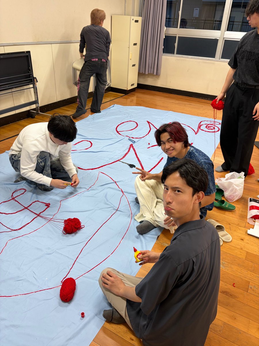 closedschool's tweet photo. こんにちは！
廃校文化祭実行委員会です！🏠

新しい団員も増えて、本番が近づいているのもあり、活気が出てきました！！🔥🔥
ついに本番まで残り1週間！！！！！！
みんなでやってきたものを最高な形で届けるために頑張ります🤛
皆様のご来場お待ちしております🎵 https://t.co/bdczXYCSNT