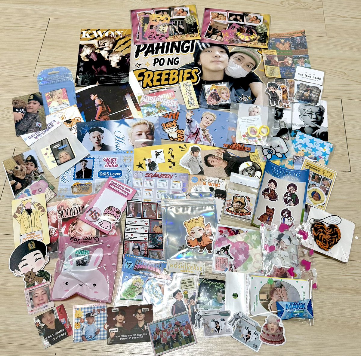 shi_kwon10's tweet photo. The freebies i've got and the budols 😂💛💜 Thank you sa mga nagbigay 🤗 Lalo na mga snwu freebies 🥹 

@CaratLandPH @SOONYOUNG_PH 
 #SlipIntoTheHOSHIVERSE #AyalaMallsManilaBay  #svt https://t.co/4DlBXP3wgI