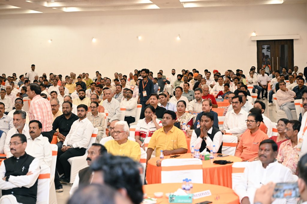 NitinNabin's tweet photo. झारखंड प्रवास के दौरान रांची में आयोजित ‘इंटेलेक्चुअल्स मीट’ में प्रबुद्धजनों के साथ ‘मोदी सरकार के 12 वर्षों की उपलब्धियाँ और परिवर्तन’ विषय पर सार्थक संवाद किया।

पिछले 12 वर्षों में प्रधानमंत्री श्री @narendramodi जी के नेतृत्व में देश और विशेषकर झारखंड में इन्फ्रास्ट्रक्चर विकास, कनेक्टिविटी विस्तार, जनकल्याणकारी योजनाओं के प्रभावी क्रियान्वयन तथा अंतिम व्यक्ति तक लाभ पहुंचाने की दिशा में ऐतिहासिक कार्य किए गए हैं।

यह परिवर्तनकारी यात्रा ‘विकसित भारत 2047’ के संकल्प को साकार करने की मजबूत आधारशिला है, जिसमें प्रबुद्ध समाज की भूमिका अत्यंत महत्वपूर्ण है।

@BJP4Jharkhand