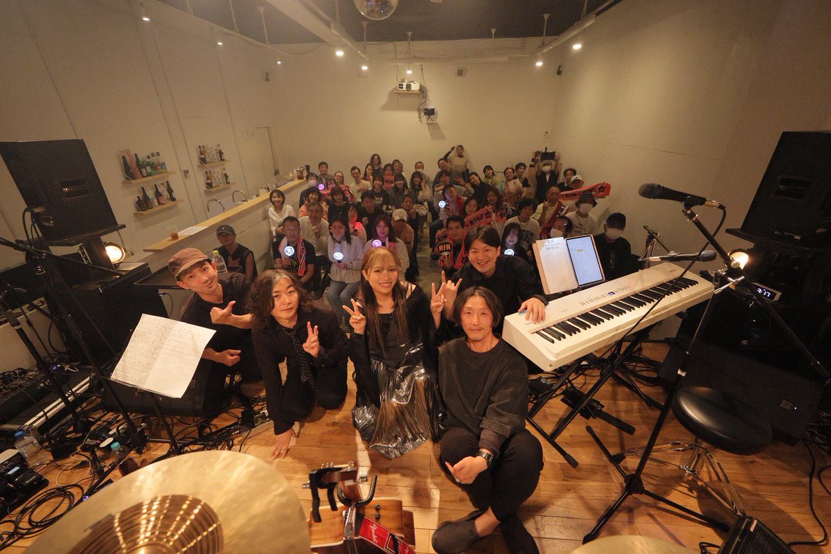 rin_gemie's tweet photo. 取り急ぎ！
ワンマンライブ"INVICTA" at 原宿ストロボカフェ

お集まりいただいた皆様、本当にありがとうございました！

みんな、パワーをくれて本当にありがとう。
この日を迎えるまで色んなことを乗り越えてきて、大変だったけど、そんなことが全部覆るぐらい最高に幸せでした！ありがとう！ https://t.co/eMftY8VcqZ