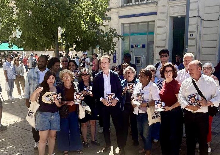 b_masfraissinet's tweet photo. Nous étions ce matin sur le terrain, à Marseille et Aix-en-Provence ! ☀️

#AttalPrésident https://t.co/QJyFDzgliv