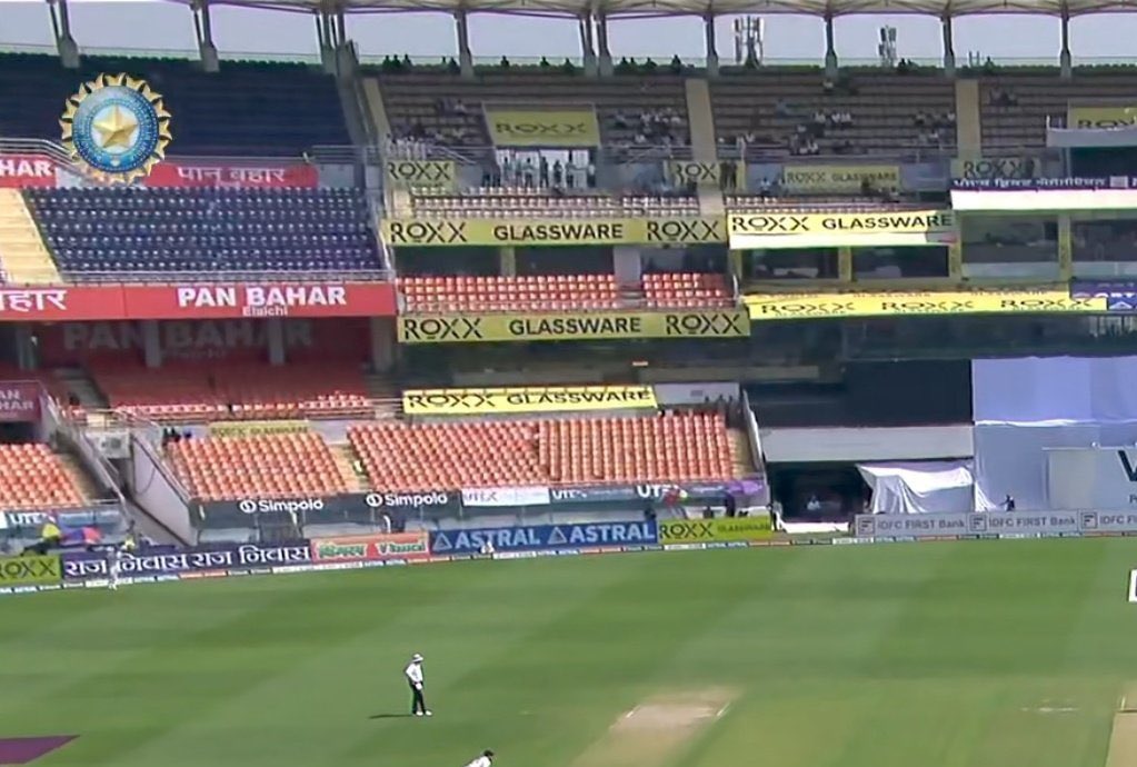 umarsayed__'s tweet photo. This shows india has 0 cricket fans rather worshipping certain people (cricketers) fkn idiots no need of those people anyway, they have no respect for the game 

 #INDvsAFG https://t.co/TxAJZgY5R1