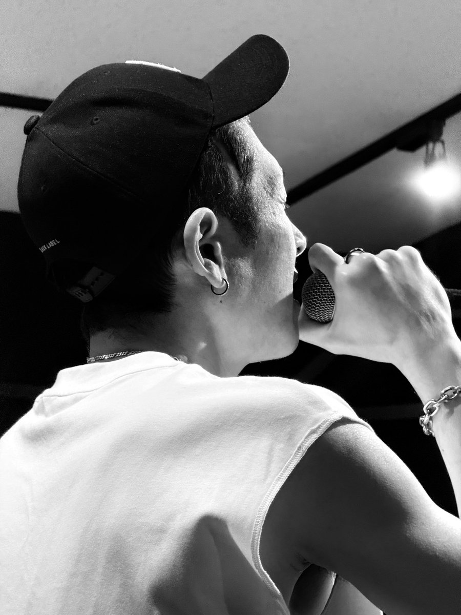 DEEPSQUAD_JP's tweet photo. 『DEEP LIVE TOUR 2026 〜Ⅲ COLORS〜』

ツアーリハ🎤

とうとう初日まで、1週間切りました❤️‍🔥

福岡の皆さん、
ご準備はいかがですか〜👂？

#DEEP https://t.co/Uaj4ittrkO
