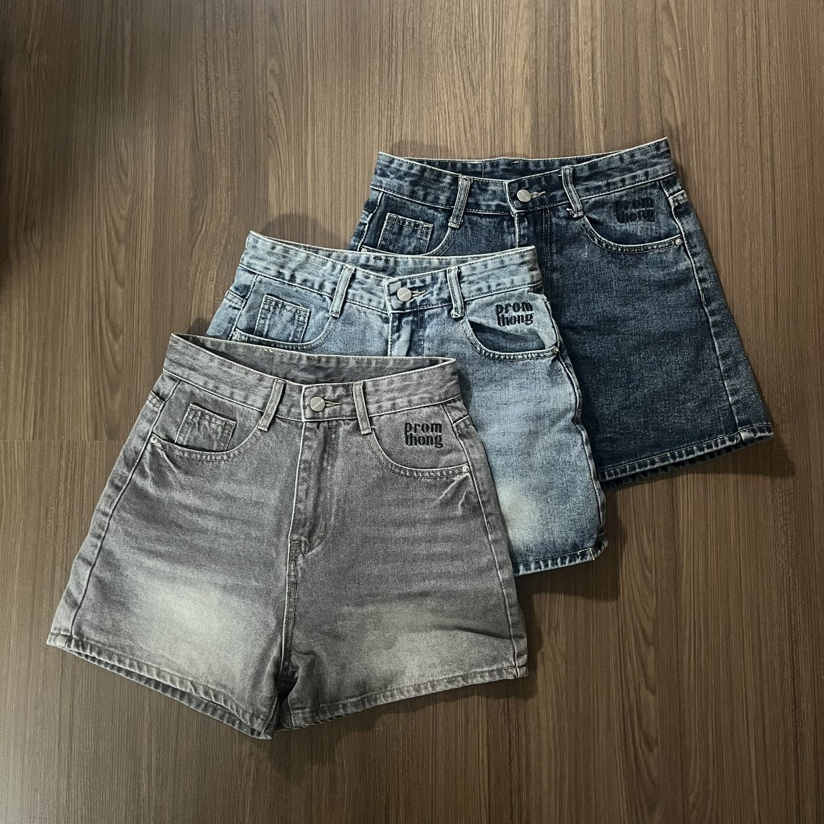 Inarija089's tweet photo. ส่งต่อ Promthong ขาสั้น (M)
เอว27-28 สะโพก38 ยาว15
— 150 รวมฟรี 🏷️
สี : มิดไนท์ ยีนส์อ่อน เทาฟอก

#promthong #ส่งต่อเสื้อผ้า #ส่งต่อpromthong  #เสื้อผ้ามือสอง  #ส่งต่อเสื้อผ้ามือสอง
#โล๊ะตู้มือสอง #โล๊ะตู้ https://t.co/ZIDpAk3jC0