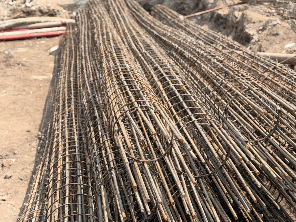 PatrickTetePT's tweet photo. 🚨 Les travaux sur le site destiné à accueillir le nouveau siège de la DGDA évoluent à un rythme satisfaisant. Le terrain est progressivement aménagé pour recevoir un imposant immeuble de 20 étages.

Le Ministre des Finances, @LikundeR, y avait posé la première pierre le 3 juin dernier [ le jour de la ville porte 😎], marquant ainsi le lancement officiel de ce projet.

Ceci est le résultat d’une vision claire orientée vers les résultats.