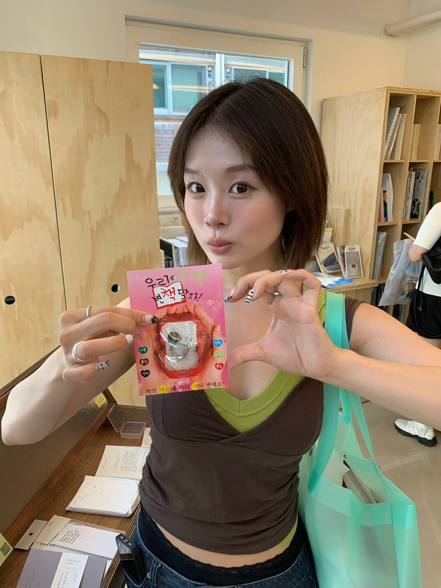 kittystudio0904's tweet photo. 그리구 오랜만에 멋쟁이 옷 입구 연희동 나들이 🎶 초딩 때 바지 안 버려서 다행이다^^~ https://t.co/SGYjTP8MSO