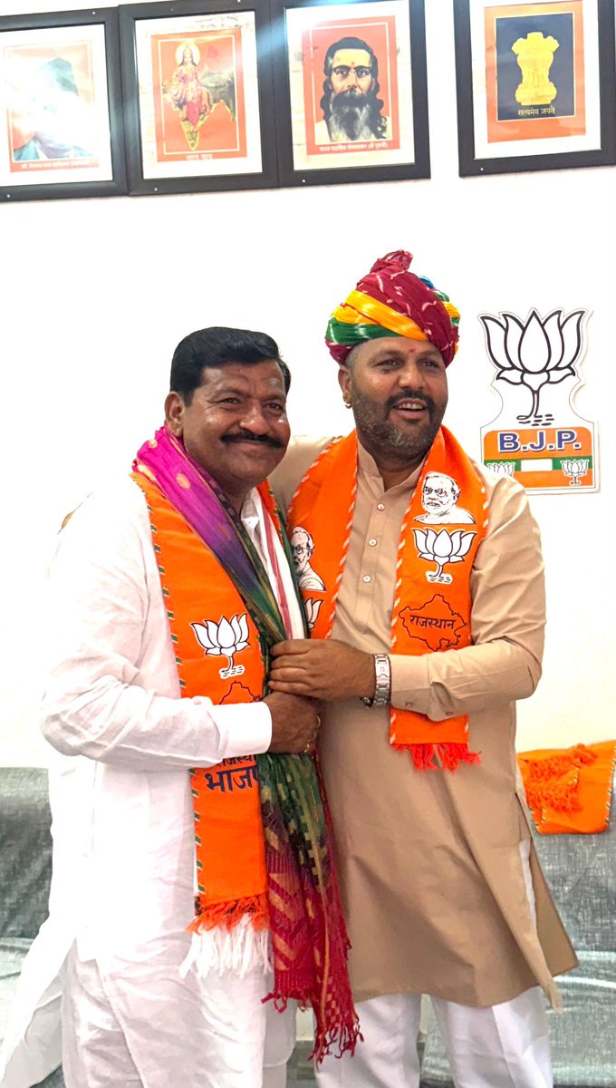 ombhadanabjp's tweet photo. आज जयपुर स्थित निज निवास पर पधारे भारतीय जनता पार्टी ओबीसी मोर्चा एवं युवा मोर्चा के नवनियुक्त प्रदेश पदाधिकारियों से आत्मीय संवाद कर उन्हें नवीन दायित्व की हार्दिक बधाई एवं शुभकामनाएँ प्रेषित कीं। मुझे विश्वास है कि आप सभी अपने समर्पण, मेहनत एवं संगठनात्मक क्षमता के बल पर मोर्चो को नई ऊँचाइयों तक पहुँचाते हुए पार्टी संगठन को और अधिक सशक्त बनाने में महत्वपूर्ण भूमिका निभाएँगे।