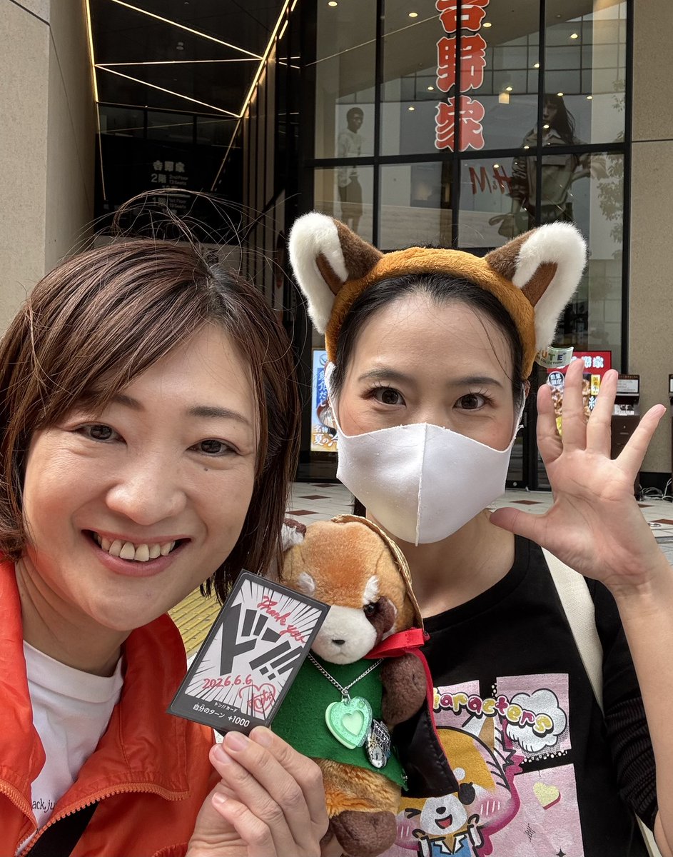 singing_salesP's tweet photo. @yano_keita @Furuhata_SJK 本日ゴミ拾い(渋谷駅周辺) にご尽力くださった佐々木ゆき様@yukiyukisasa にドン!!カード1枚を参加証としてお渡ししました🙌
法制度があっても、きちんと運用されて効果が続くかは、また別問題👀
ゴミを拾いながら、その視点で街を観察されてらっしゃいました✨お疲れ様でした🍀
※ドン!!カード残り1枚 https://t.co/ZAJQso1h8S