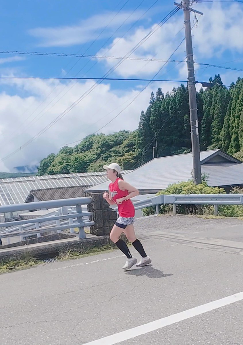 ichancekitty's tweet photo. 今日は九重の千町無田マラソンコースで
練習会をしました！
1周6キロのコース周回
1周目はウォーク
ランは3周
ゆっくりペースなのに
キツいキツいとまた駄々捏ねながら
走りました🤣 https://t.co/bzYoZeha1A