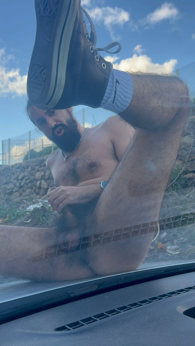 feetmasterfonso's tweet photo. Exhibicionismo en el capó del coche de mi colega... Fue de locos! #exhib #cruising #naked #hairy #beard #pig #vrep #publicbator #publicgooner #gooner #bator https://t.co/OOWJ5am2kE