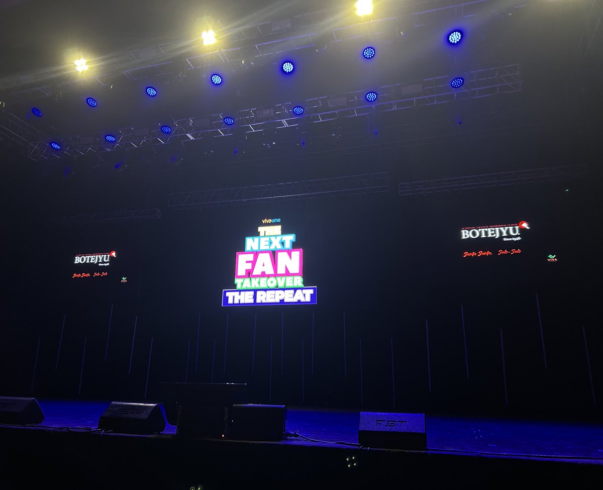 aotdadaptation's tweet photo. The show is about to start! Lezzgo Aubrey and Lance! ✨ 

LANCEBREY TAKES OVER

#AubreyCaraan #LanceCarr #HellUniversity #AvenuesOfTheDiamond #LanceBreyAtTheRepeat https://t.co/8W2IFNvPgO
