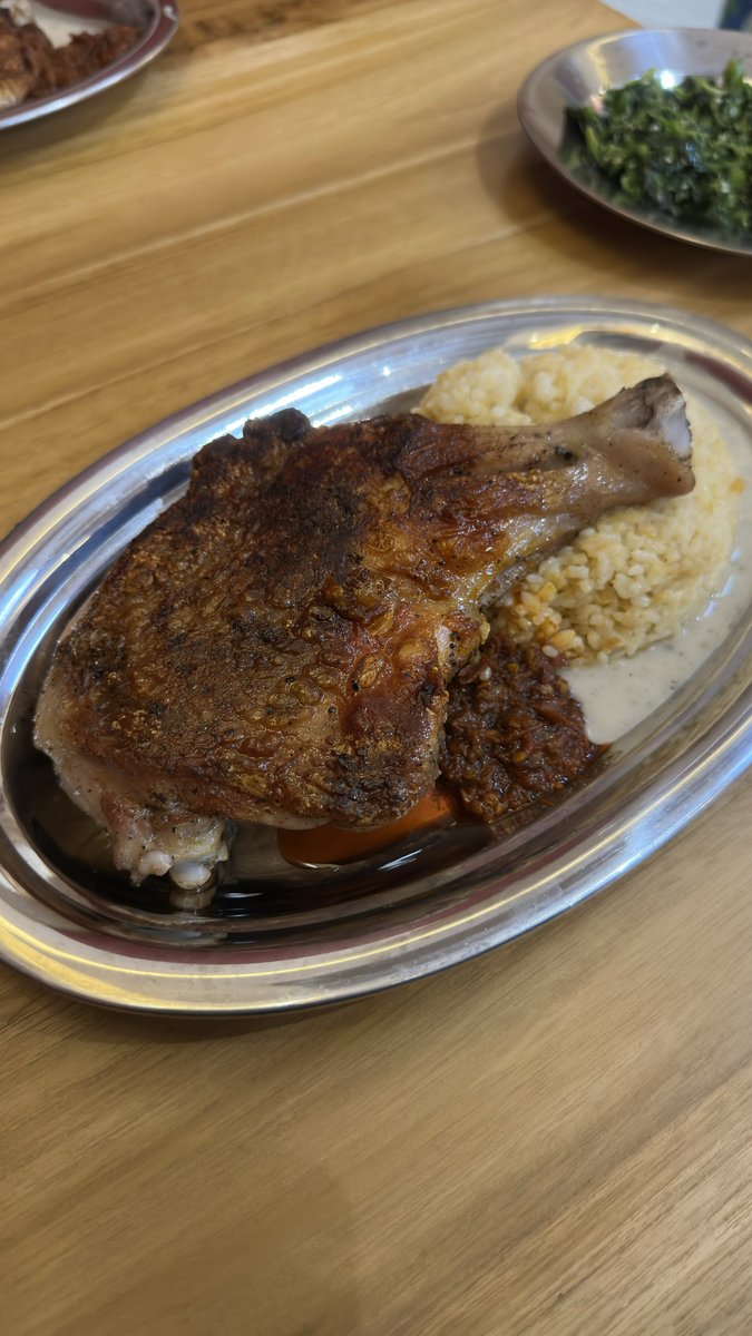 rbby__'s tweet photo. Hari ini nyobain tempat makan yang belum terlalu viral di Cipete Raya: 📍Tori-ma Kashi!

First impression: Ayamnya gede banget!! Walau gede, tapi bumbunya meresap sampe ke dalam,

nilai plus, kulitnya crispy tp dagingnya tetap juicy!
Gw jg pesan Sesame Spinach, Sayur bayamnya juga fresh.

Recommended! 
Kalian sudah pernah coba?