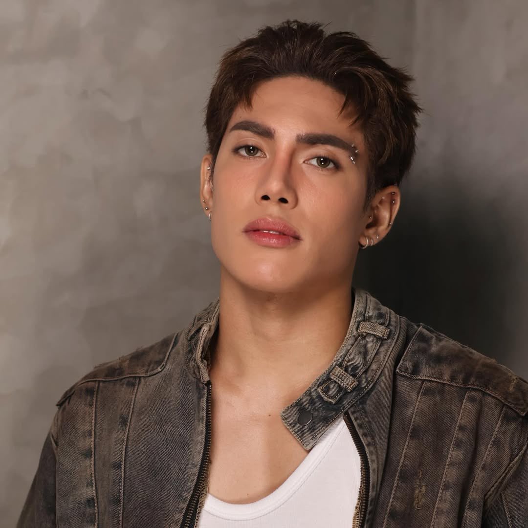 Monster_Chu's tweet photo. wow song choice Mama Mac @macigarta 
 
you earn 10 kisses🥹🥹🥹😘 thank you for stepping up our boys glam game✨ @stellajero_  

#SB19 #SB19_Stell https://t.co/yMjZ4aUurn