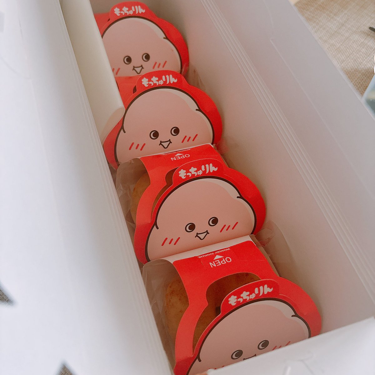 WhiteNight0812's tweet photo. 今回初めての
もっちゅりん🥰
ポンデリングのもっちりをかなりもっちりさせた感じだった！！
味的にはみたらし味がいっちゃんダントツでおいしーい！

もちゅもちゅなキャラかわいい🫶🍩 https://t.co/dfAaYqpQSW