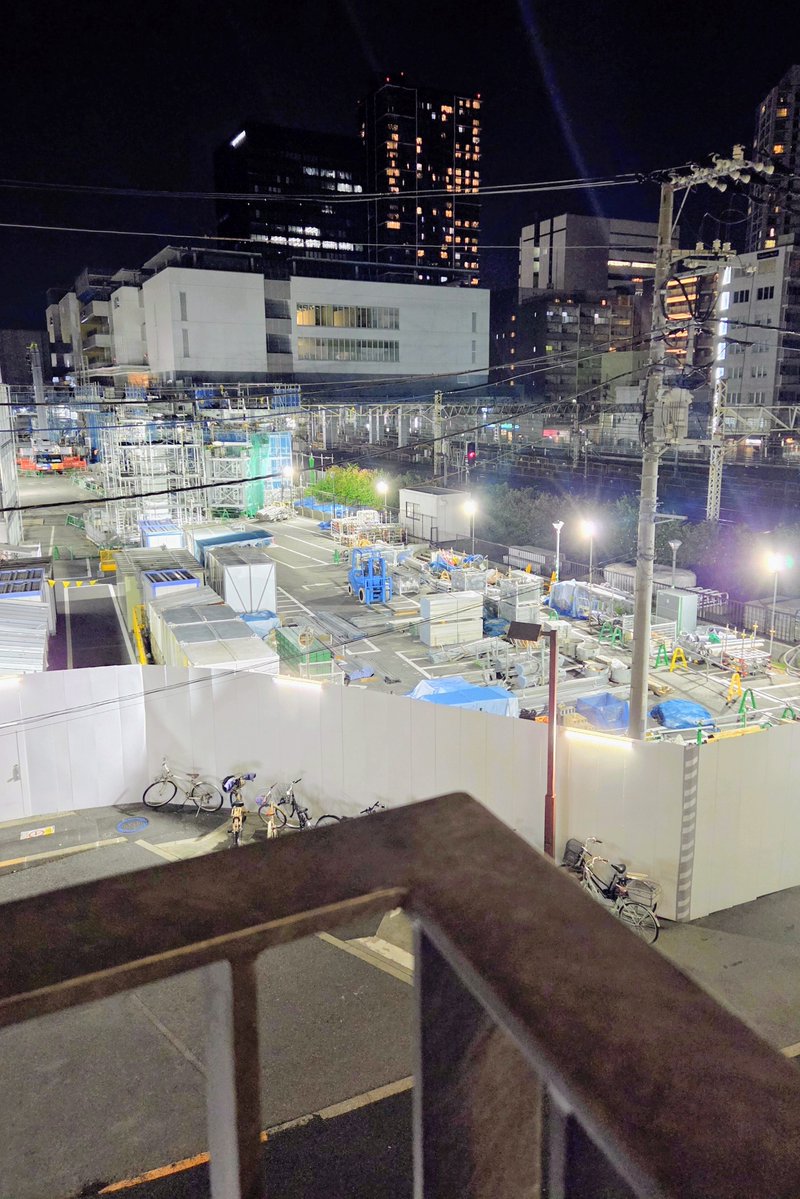 dot_BEL's tweet photo. そういや新しいビルできてたね
となりは絶賛工事中 https://t.co/OI5z1DvBQf