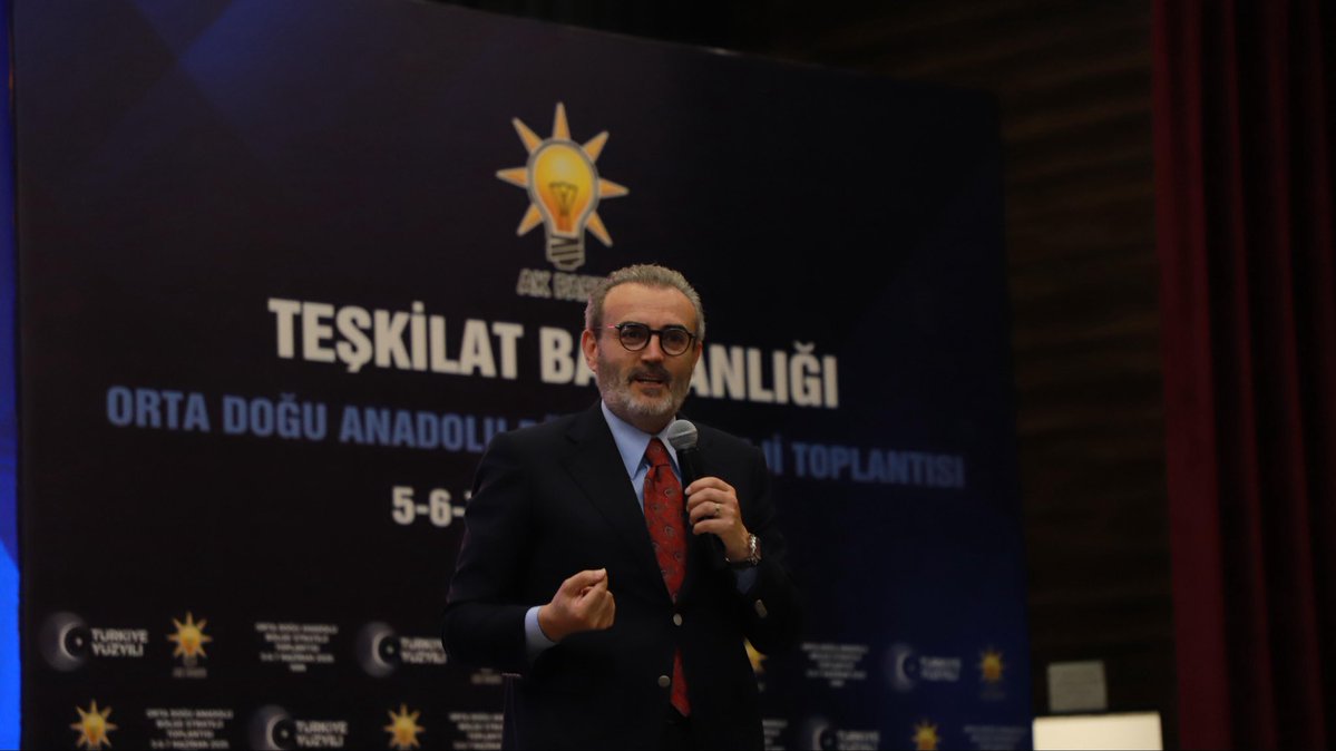 mahirunal's tweet photo. 📍Van

Siyaset, yalnızca bugünü yönetme sanatı değil; yarını kurma sorumluluğudur. Bu sorumluluk ise ancak sahayı dinleyen, toplumu anlayan ve değişimi doğru okuyabilen bir teşkilat aklıyla yerine getirilebilir.

Bugün, AK Parti Teşkilat Başkanlığımız tarafından düzenlenen Orta Doğu Anadolu Bölge Strateji Toplantısı’nda yol arkadaşlarımızla bir araya geldik. Bölgenin dinamiklerini, milletimizin beklentilerini ve önümüzdeki dönemin imkan ve sorumluluklarını istişare ettik.

Türkiye Yüzyılı’nda büyük hedeflere yürürken; teşkilatlarımızın birikimi, tecrübesi ve kararlılığı en önemli gücümüz olmaya devam edecek.

@ArvasAbdulahat
