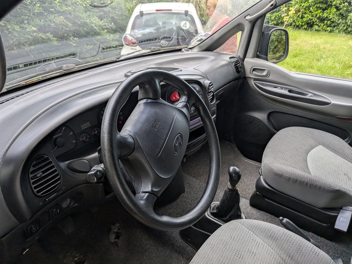 kebabsensible's tweet photo. gros nettoyage de la voiture qui sert que pour le déchetterie, je suis satisfait https://t.co/Nzvj2C2MXX
