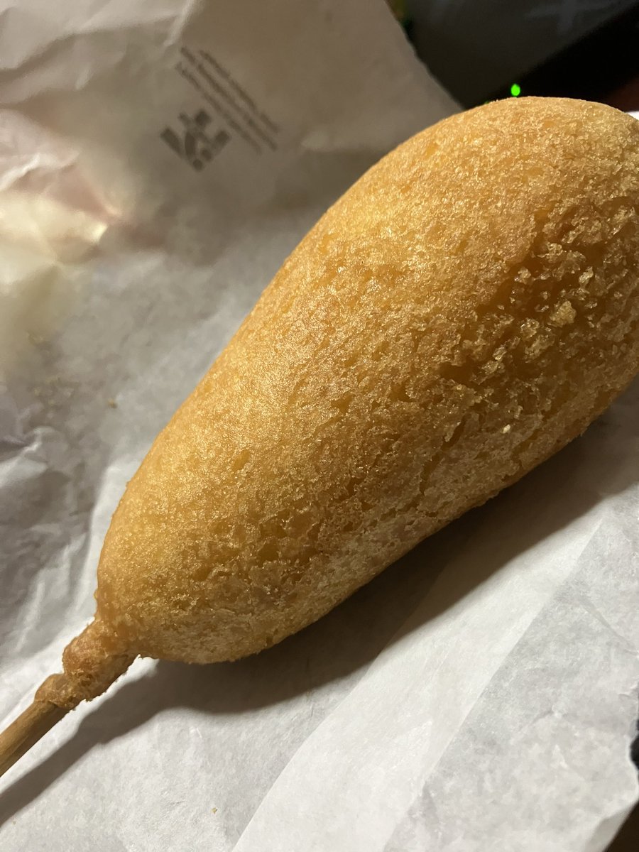 shingokof's tweet photo. そういやセブンイレブンの揚げ物半額タイムセールが今日までってことでアメリカンドッグもおやつに( '༥' )ŧ‹”ŧ‹” https://t.co/5GLaxjw3Jc