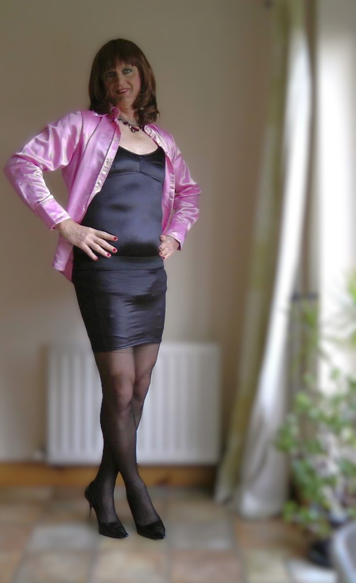 RachelB66267243's tweet photo. A nice black clingy minidress that rather betrayed my bulge! Unfortunately, it accentuates my lack of breasts. I'd love to have a nice pair of Ds to snuggle inside a lacy bra... https://t.co/O5hUovNatZ