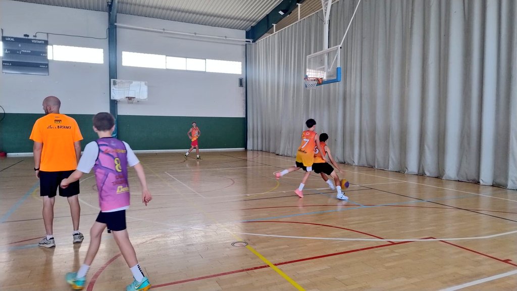 FBIBasquet's tweet photo. 🏀 Avui ha arrencat una nova concentració de les preseleccions balears de 3x3

🏋‍♀️ Dos dies de molta feina

#IllesDeBàsquet https://t.co/1QqB5qTgof