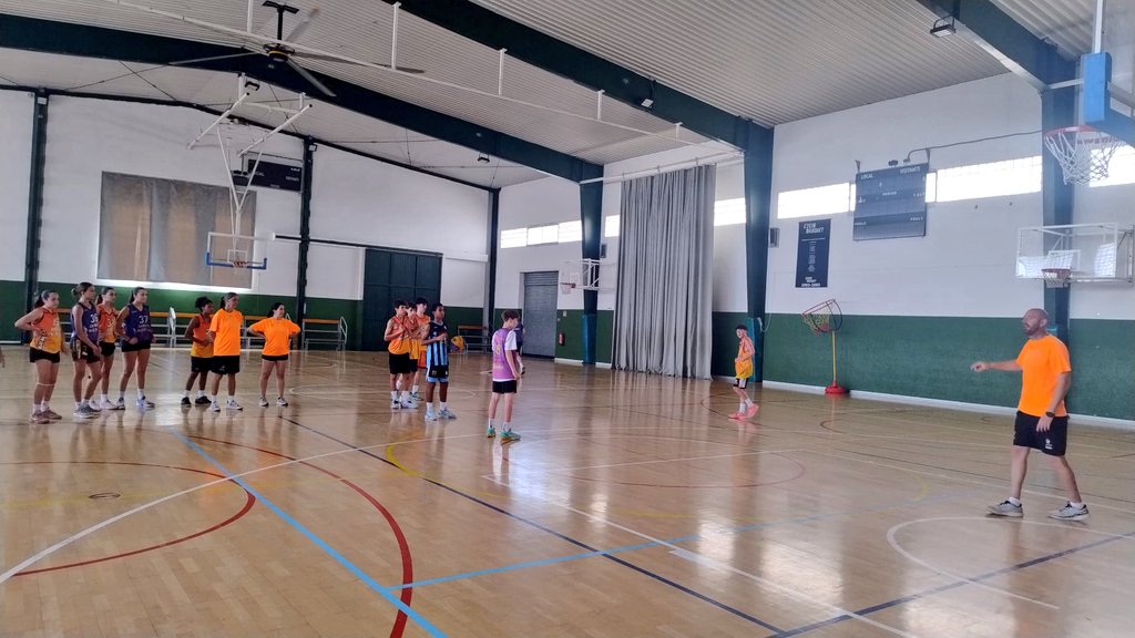 FBIBasquet's tweet photo. 🏀 Avui ha arrencat una nova concentració de les preseleccions balears de 3x3

🏋‍♀️ Dos dies de molta feina

#IllesDeBàsquet https://t.co/1QqB5qTgof