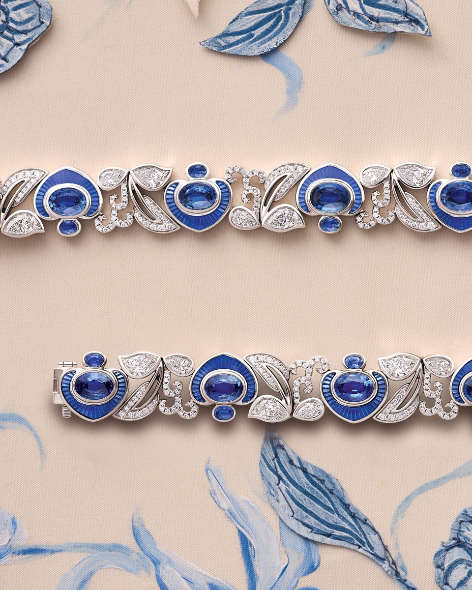 Boodles's tweet photo. ROYAL PORCELAIN
The dark walls of the Historic Royal Palaces were accented with these magnificent objects, positioning blue and white
ceramics at the height of fashion and popularising them as a symbol of royal taste of the time.
#BoodlesHighJewellery #ThePalaceCollection #HistoricRoyalPalaces