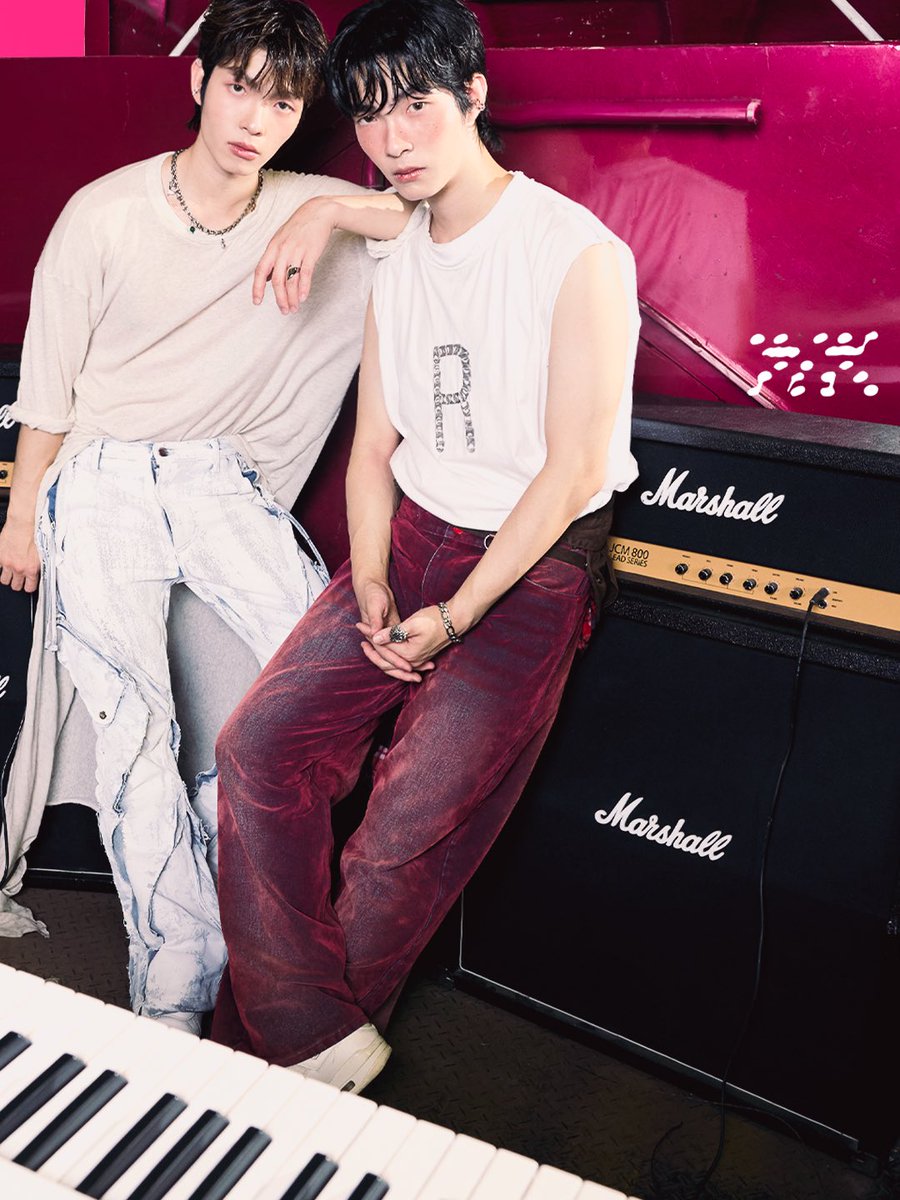 micmacwhitefox's tweet photo. ภารกิจสำคัญของมิคและแมค 
ที่จะพาคุณไป Working กับพวกเขา 

ร่วมภารกิจนี้ได้แล้ว เพียงดู >> MV WORKING U <<🕹️

MicMac Debut Single ‘WORKING U’ 
MV OUT NOW!
https://t.co/oki2iRke5Z

@micmacwhitefox
@WhiteFoxGMM 

#MicMac 
#MicMacIsWorkingU 
#MicMacWhiteFox https://t.co/ZGBGSf8xC1
