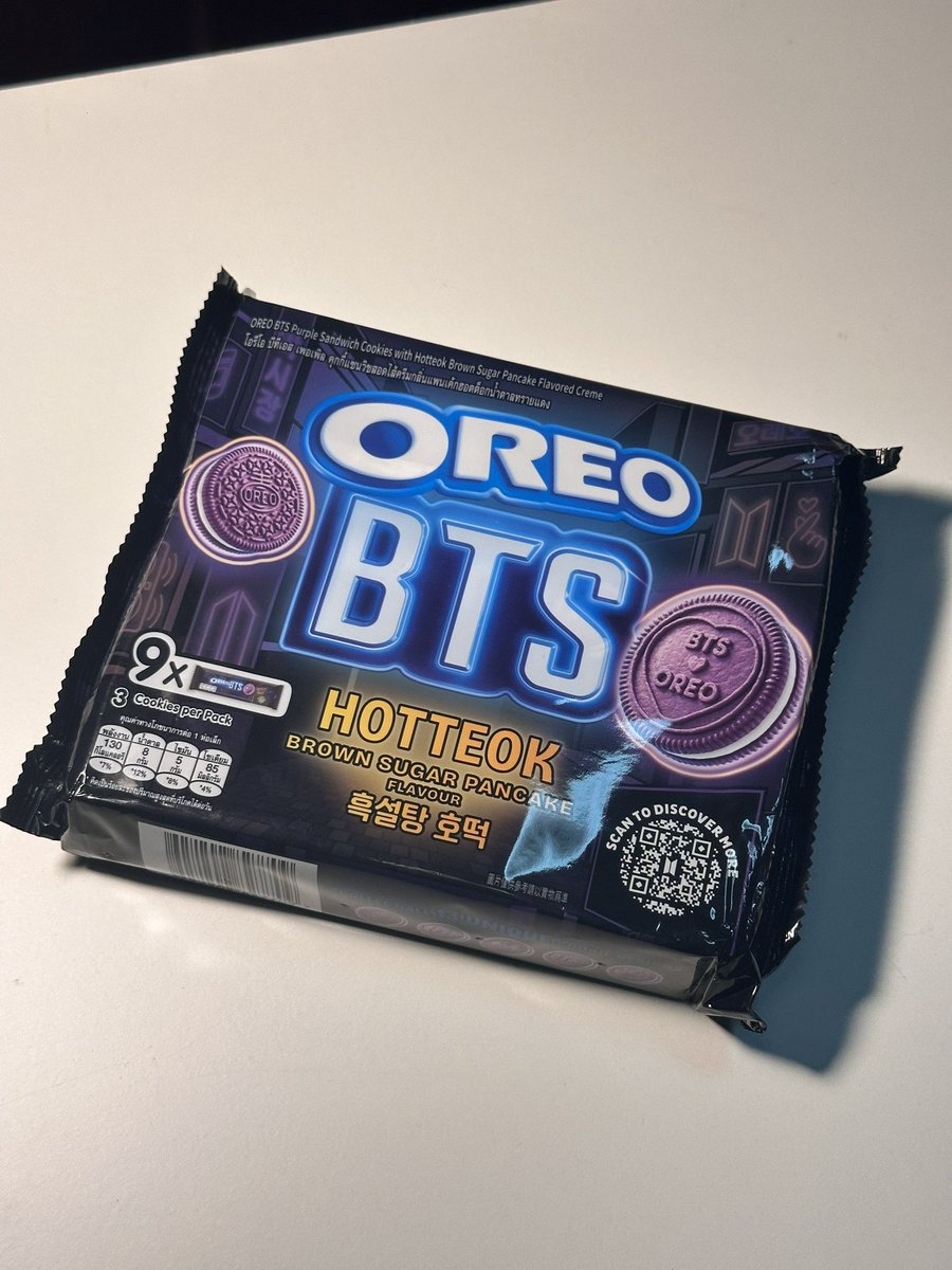 97JKVxx's tweet photo. กรี๊ดดชั้นได้มาแล้วว😭 OREO BTS รสใหม่ล่าสุดดด รสโฮต๊อก ตั้งเด่นมากที่ tops ตรงโซนขนม ซองสีม่วงโดนใจมาก ละคือตัวขนมด้านในมีกิมมิคปั๊มลา ยเกี่ยวกับบังทัน 13 ลายแน่ะ น่ารักไม่ไหว อาร์มี่ต้องลองของมาแล้วจริงๆ💜👌 #OREOBTS #BTSxOREO https://t.co/StNWnR6s1O