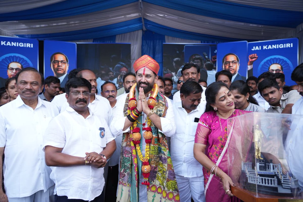 iChiragPaswan's tweet photo. आंध्र प्रदेश के कनीगिरी विधानसभा क्षेत्र में भारत रत्न बाबा साहेब डॉ. भीमराव अंबेडकर जी की प्रतिमा का अनावरण एक अत्यंत भावुक एवं गौरवपूर्ण क्षण रहा।

यह केवल एक प्रतिमा नहीं, बल्कि सामाजिक न्याय, समानता और स्वाभिमान के प्रतीक बाबा साहेब को सच्ची श्रद्धांजलि है। https://t.co/KNmENx8A2D