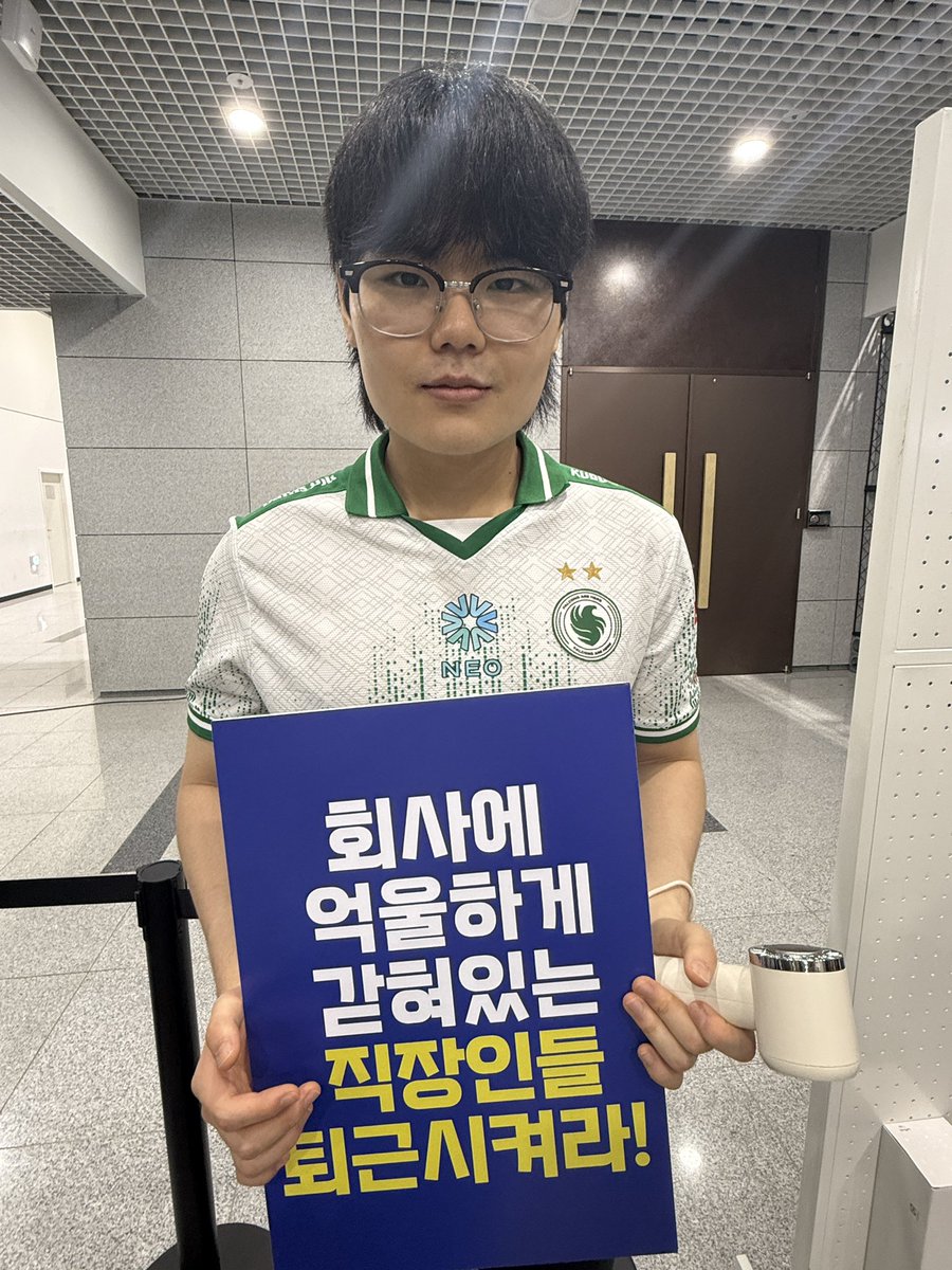 owhyxmm's tweet photo. 회사에 억울하게 갇혀있는 직장인들 퇴근시켜라❗️
#Checkmate #ChiYo https://t.co/NZbISWK3xZ